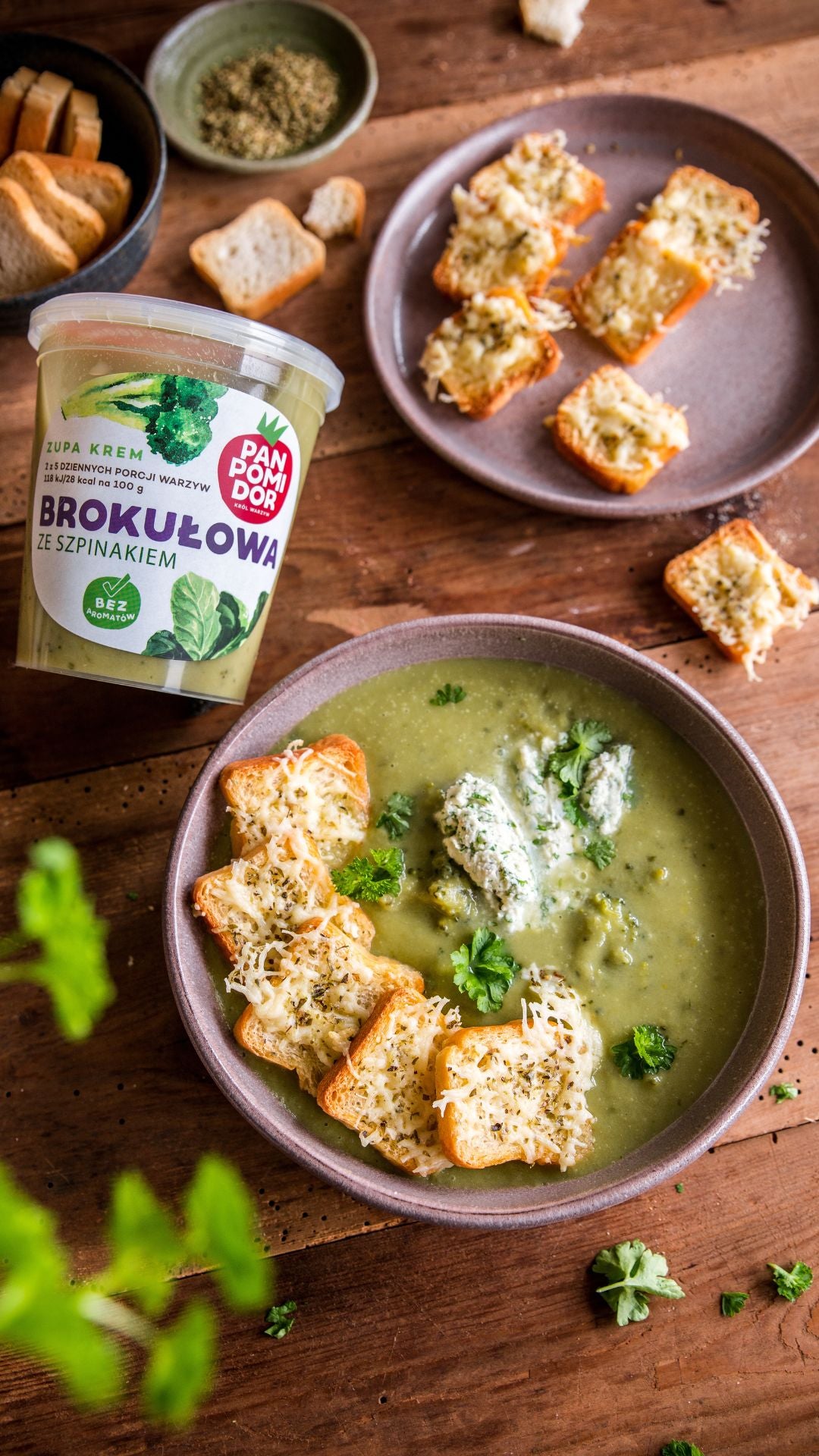 Zupa brokułowa z serowymi grzankami