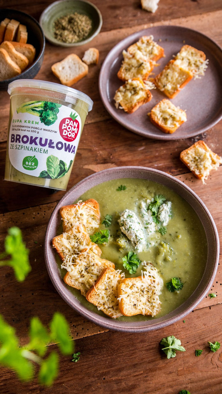 Zupa brokułowa z serowymi grzankami