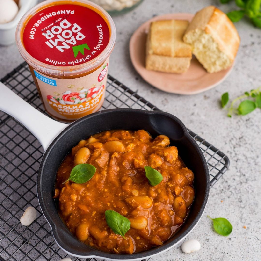 przygotowana fasolka z tofu wędzonym